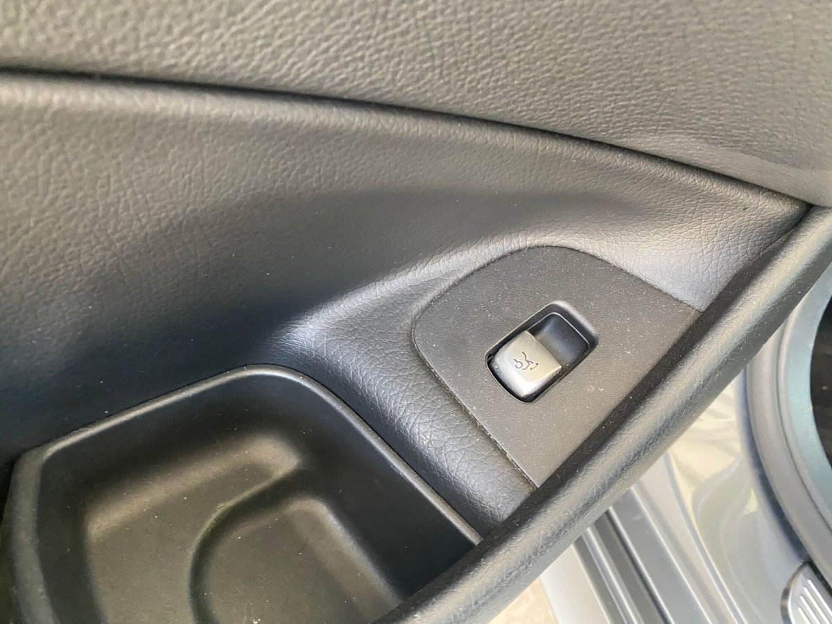 Mercedes-Benz Classe E 220 d Auto Premium Plus (13)
