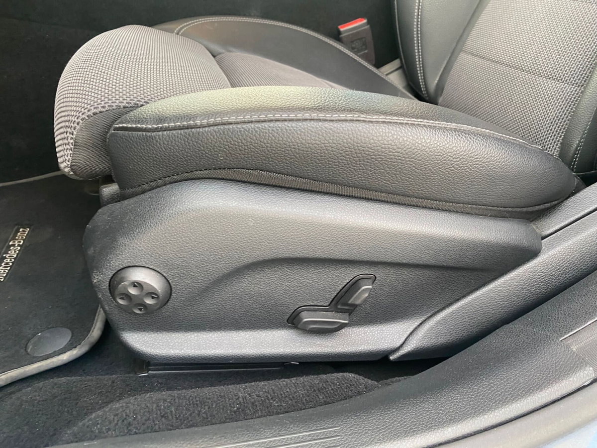 Mercedes-Benz Classe E 220 d Auto Premium Plus (16)