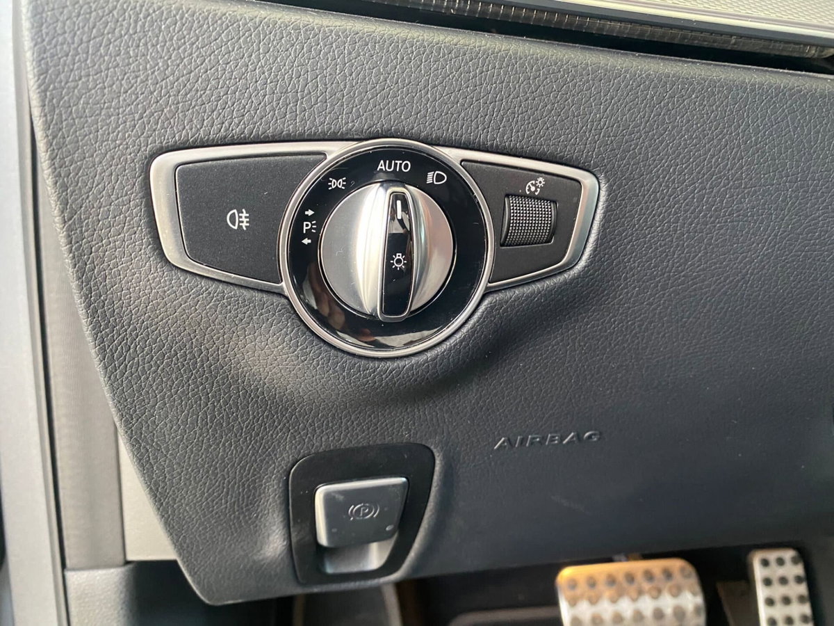 Mercedes-Benz Classe E 220 d Auto Premium Plus (18)
