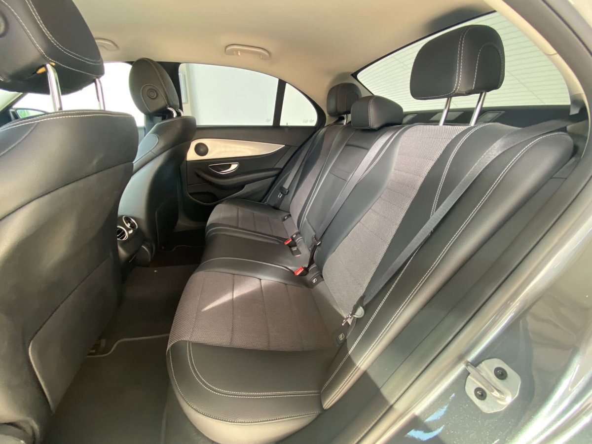 Mercedes-Benz Classe E 220 d Auto Premium Plus (8)