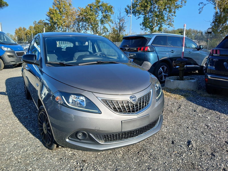 Lancia Ypsilon 1.0 FireFly 5 porte S&S Hybrid Ecochic Silver