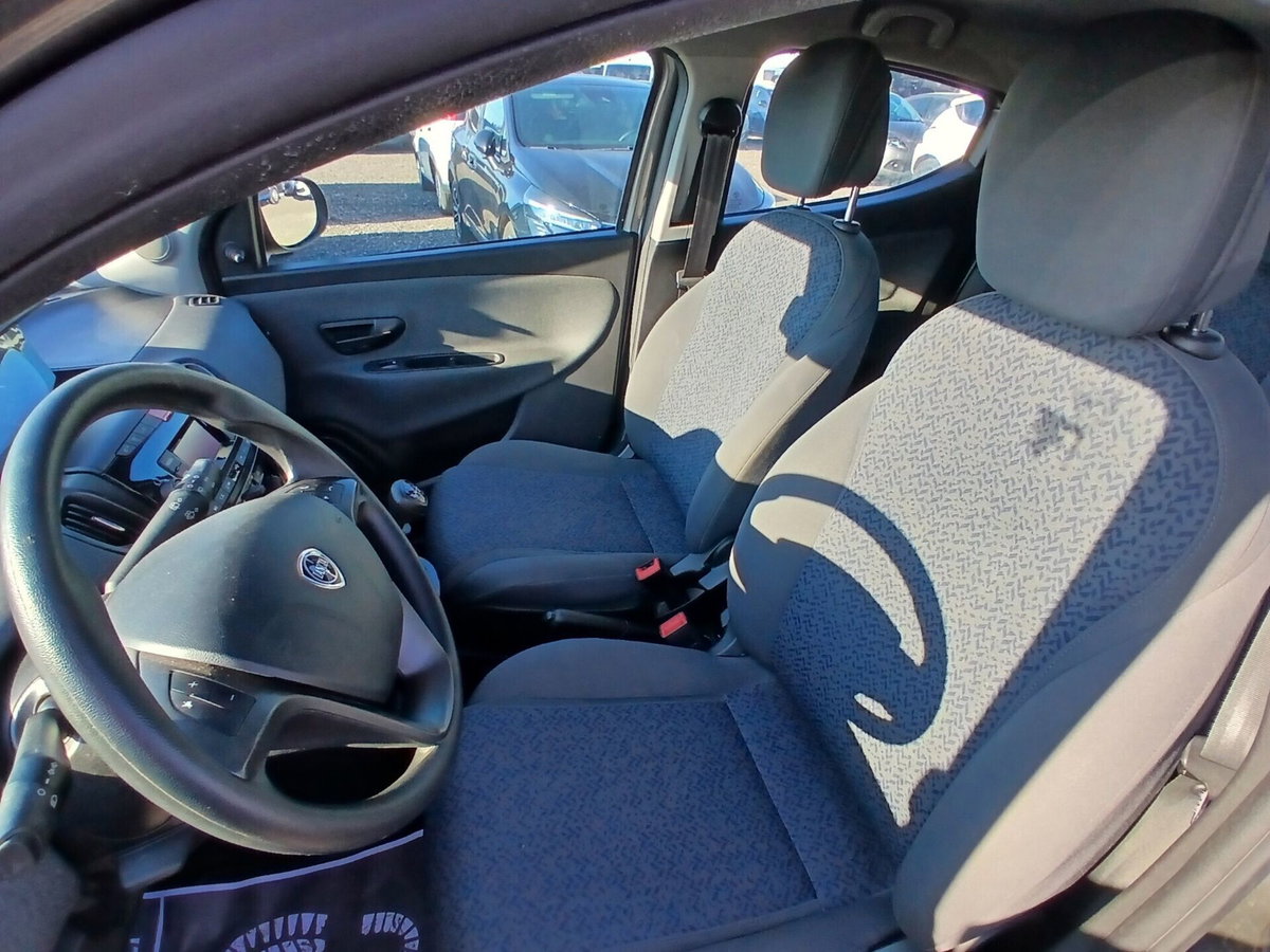 Lancia Ypsilon 1.0 FireFly 5 porte S&S Hybrid Ecochic Silver (16)
