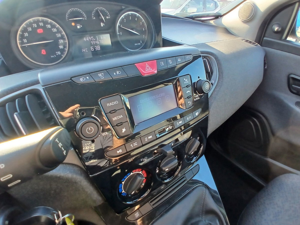 Lancia Ypsilon 1.0 FireFly 5 porte S&S Hybrid Ecochic Silver (20)