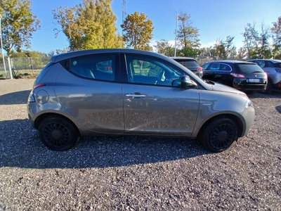 Lancia Ypsilon 1.0 FireFly 5 porte S&S Hybrid Ecochic Silver (3)