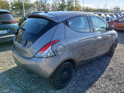 Lancia Ypsilon 1.0 FireFly 5 porte S&S Hybrid Ecochic Silver (4)