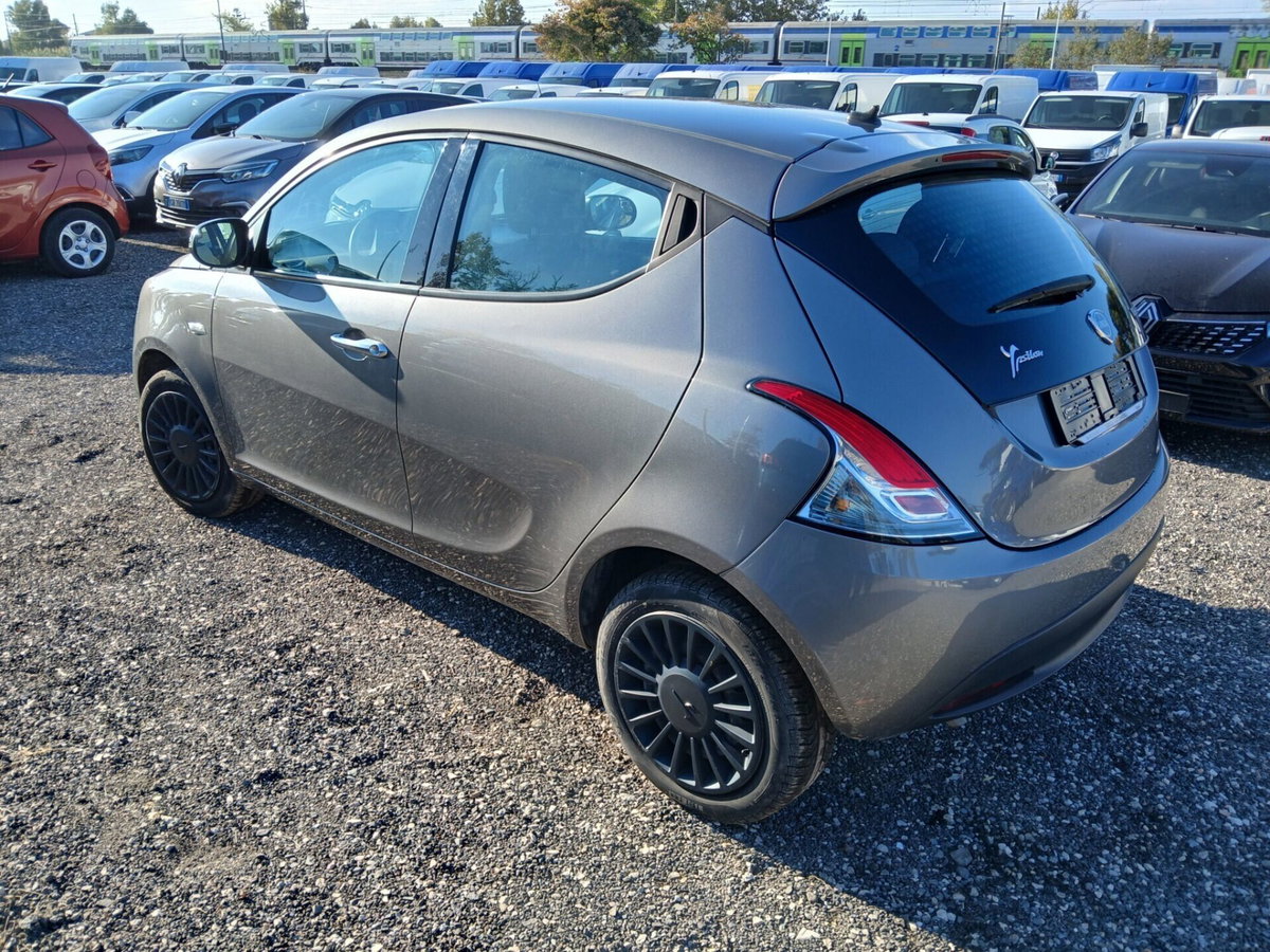 Lancia Ypsilon 1.0 FireFly 5 porte S&S Hybrid Ecochic Silver (6)