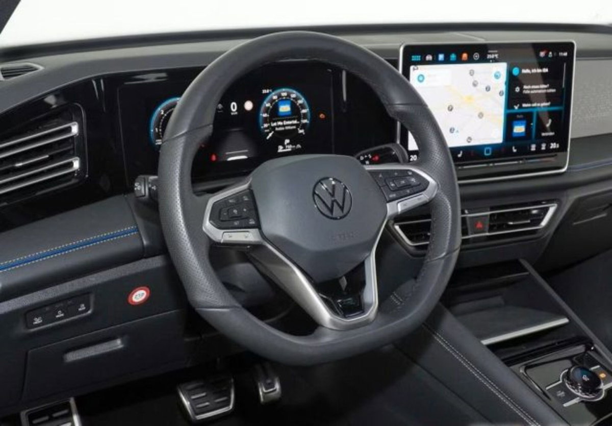 Volkswagen Tiguan 2.0 tdi R-Line 150cv dsg (9)
