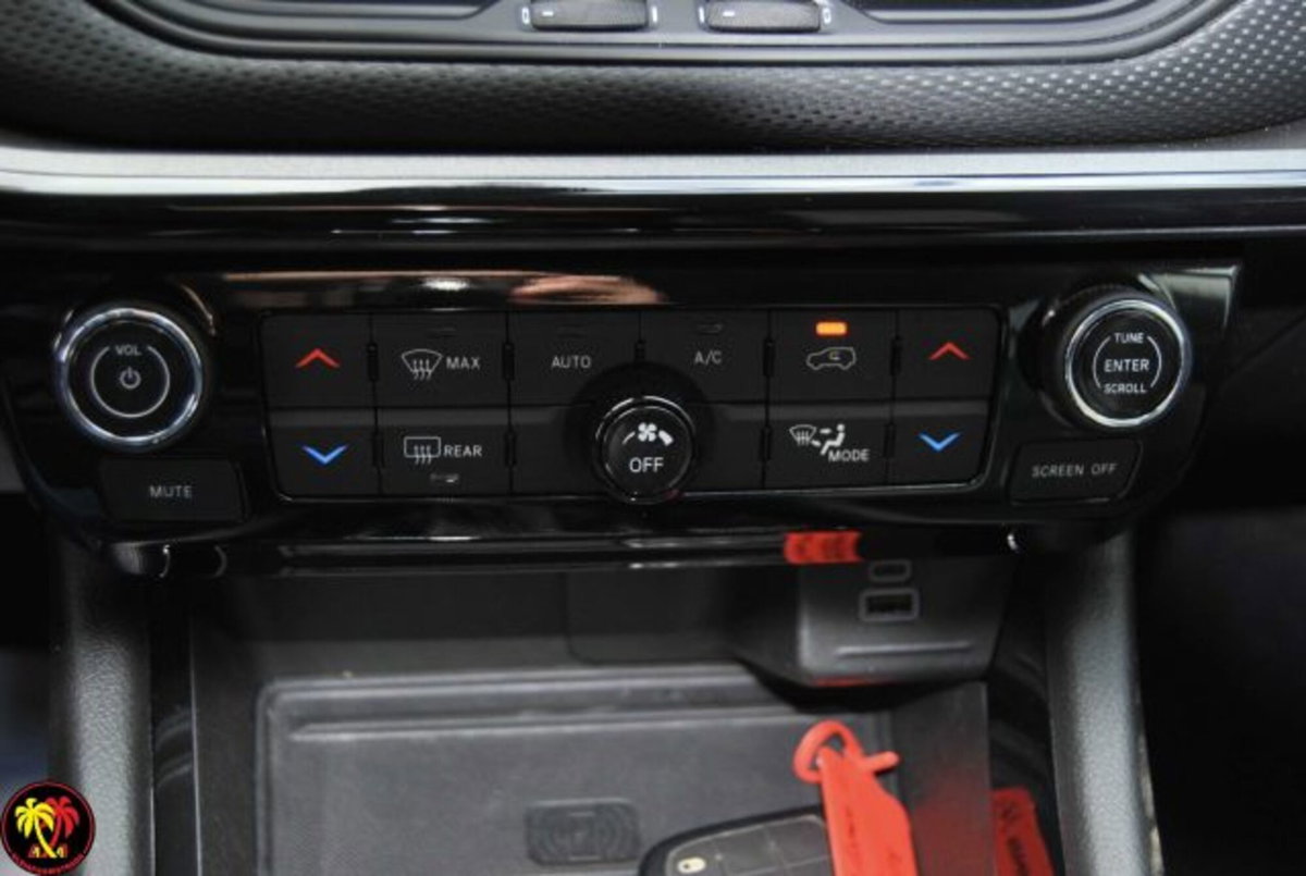 Jeep Compass 1.6 Multijet II 2WD Night Eagle (11)