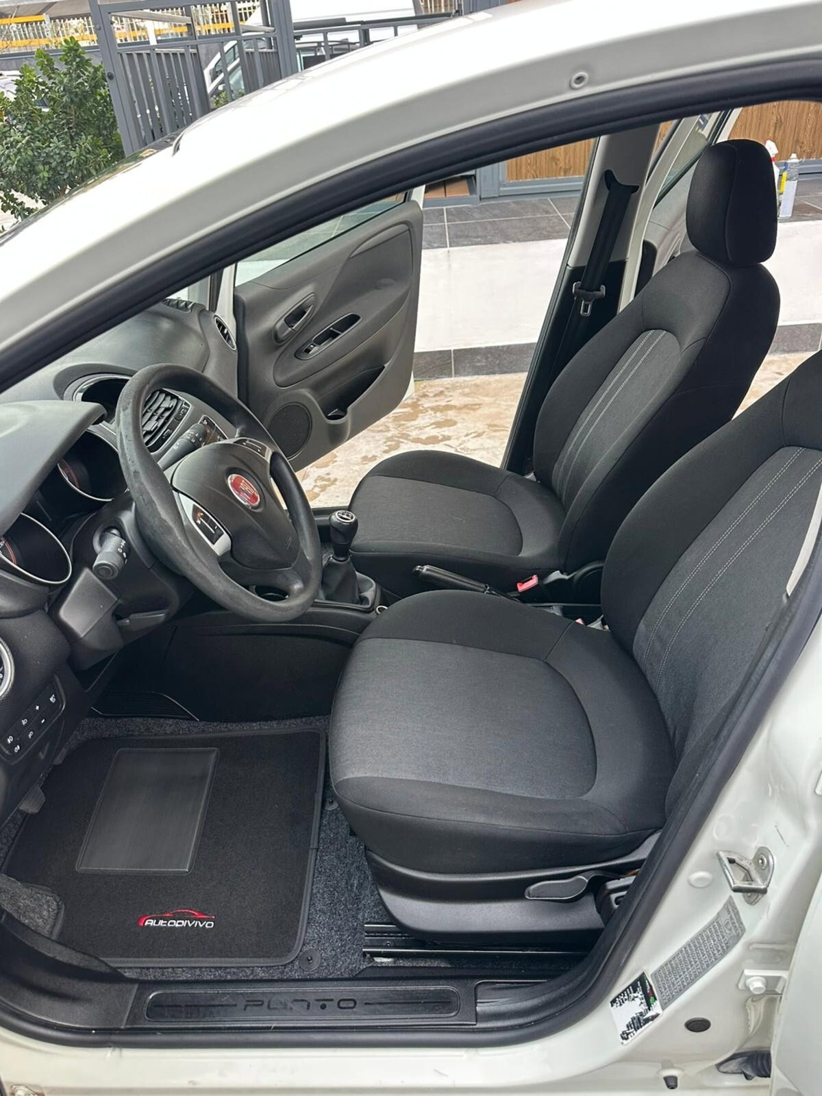 Fiat Punto 1.3 MJT II S&S 85 CV 5 porte ECO Lounge (9)