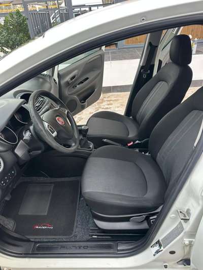 Fiat Punto 1.3 MJT II S&S 85 CV 5 porte ECO Lounge (9)