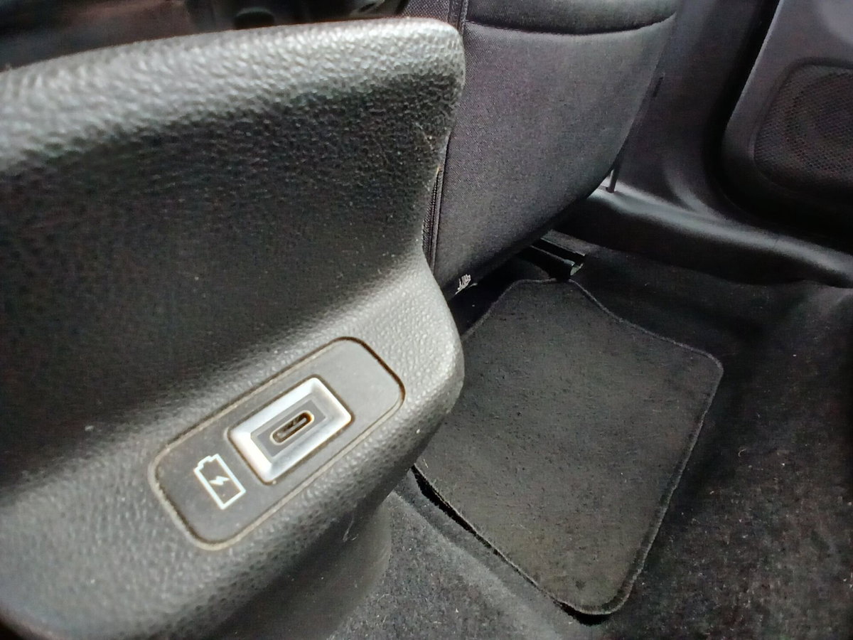 Jeep Avenger 1.2 turbo Summit fwd 100cv (20)