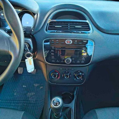 Fiat Punto 1.2 8V 5 porte Street (9)