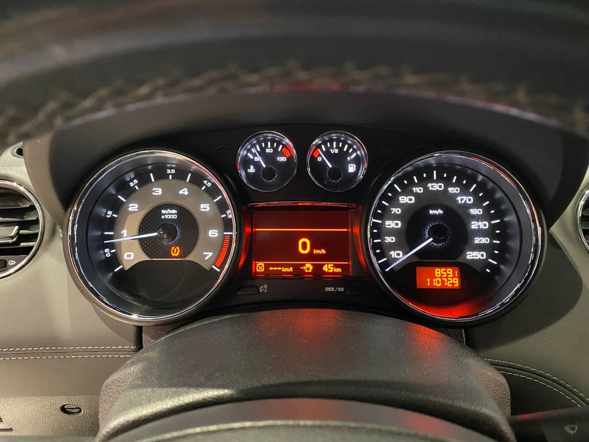 Peugeot RCZ 1.6 THP 200CV (10)