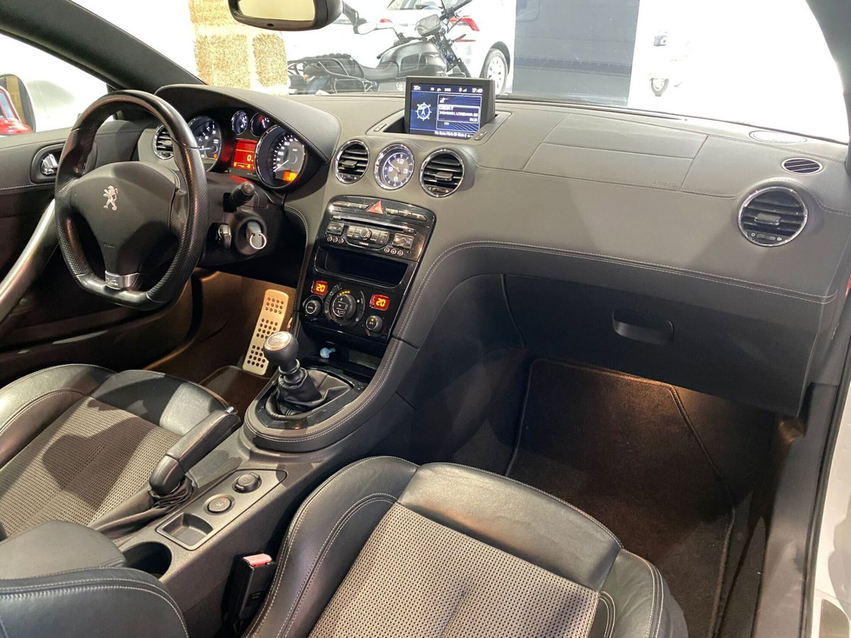 Peugeot RCZ 1.6 THP 200CV (11)