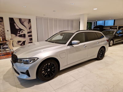 BMW Serie 3 Touring 330e xDrive usata