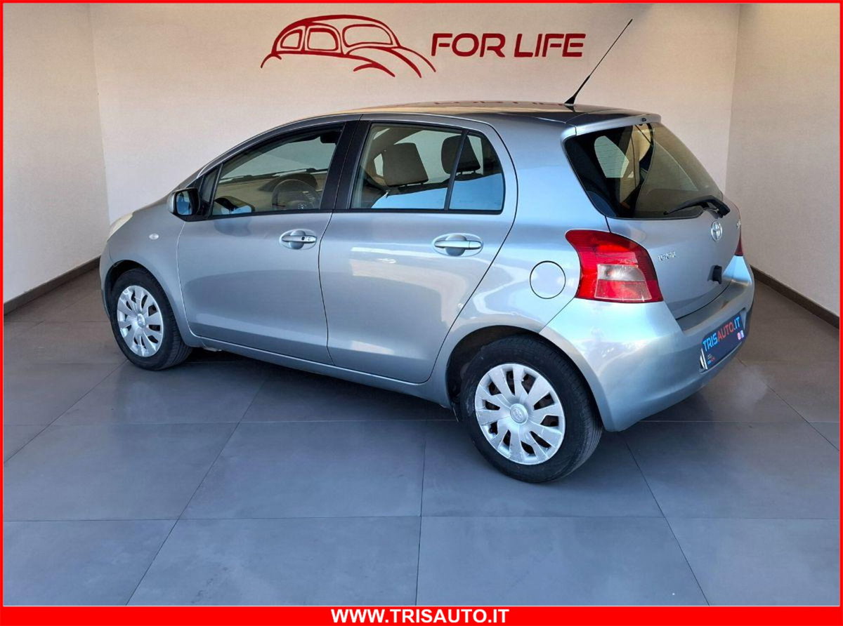 Toyota Yaris 1.3i 16V cat Sol (2)