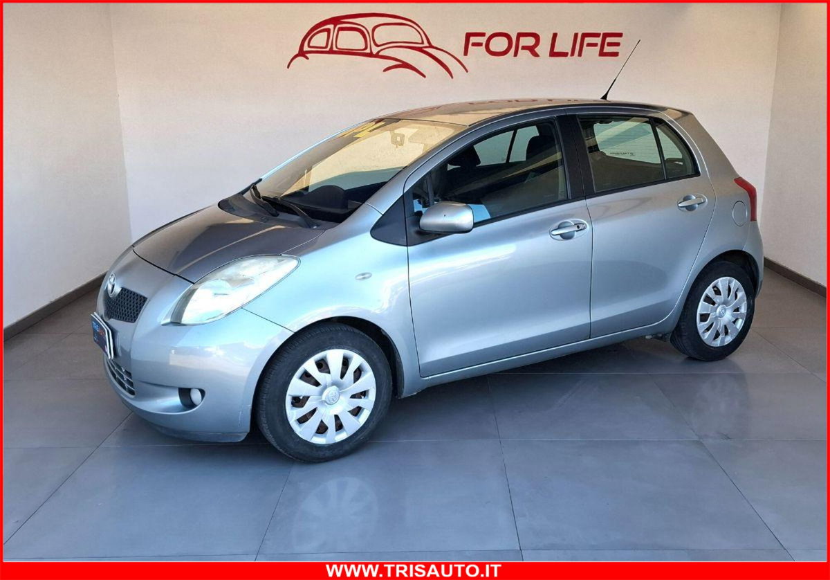 Toyota Yaris 1.3i 16V cat Sol (3)