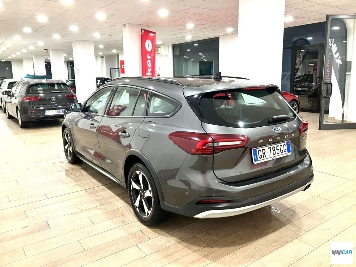 Ford Focus Station Wagon 1.0 EcoBoost 125 CV automatico SW Active (3)