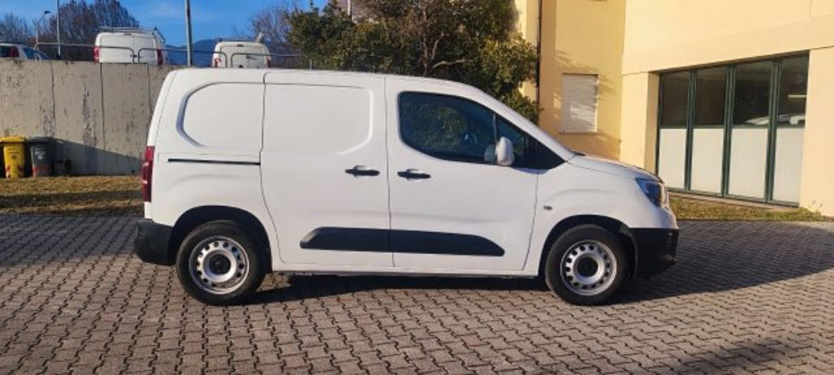 Opel Combo Furgone Cargo 1.5 Diesel 130CV S&S PC 650kg Edition (2)