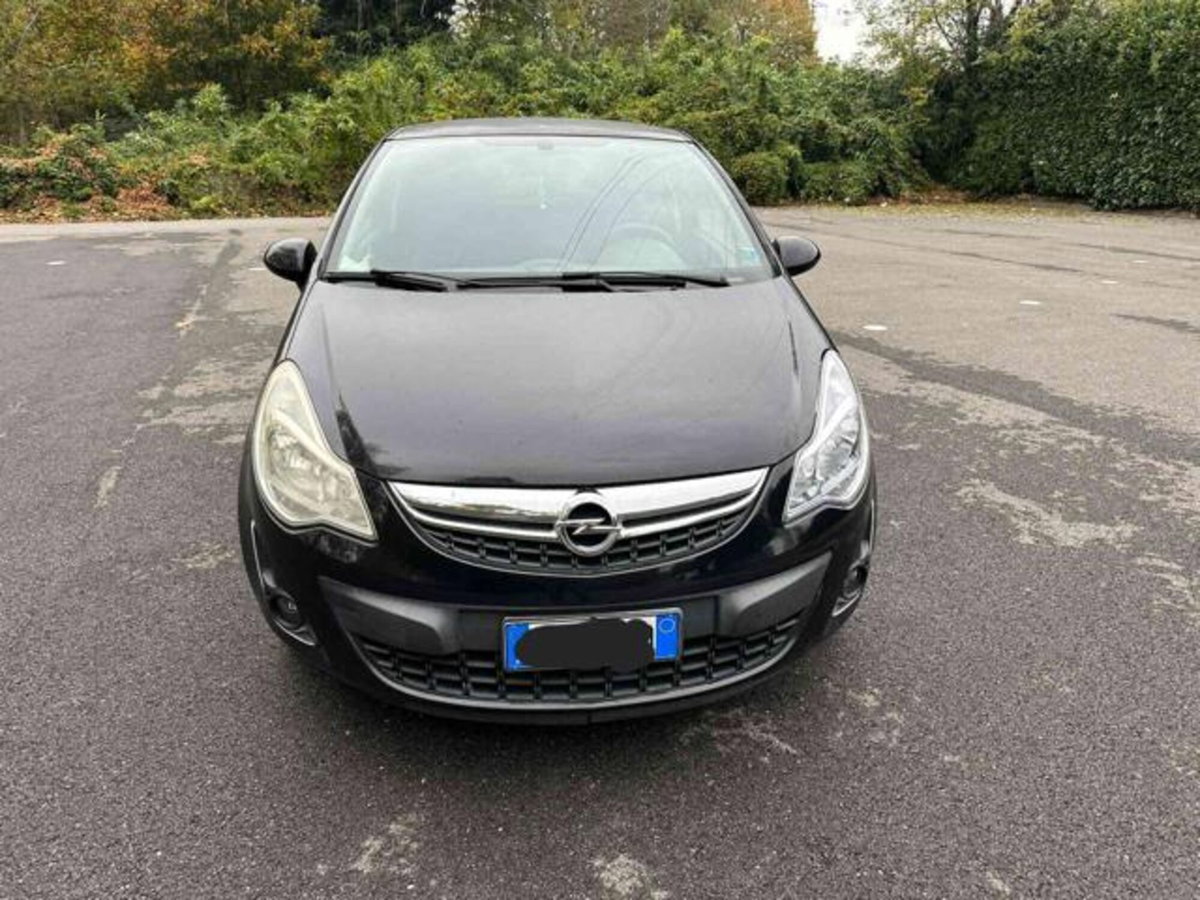 Opel Corsa 1.2 3 porte b-color (2)