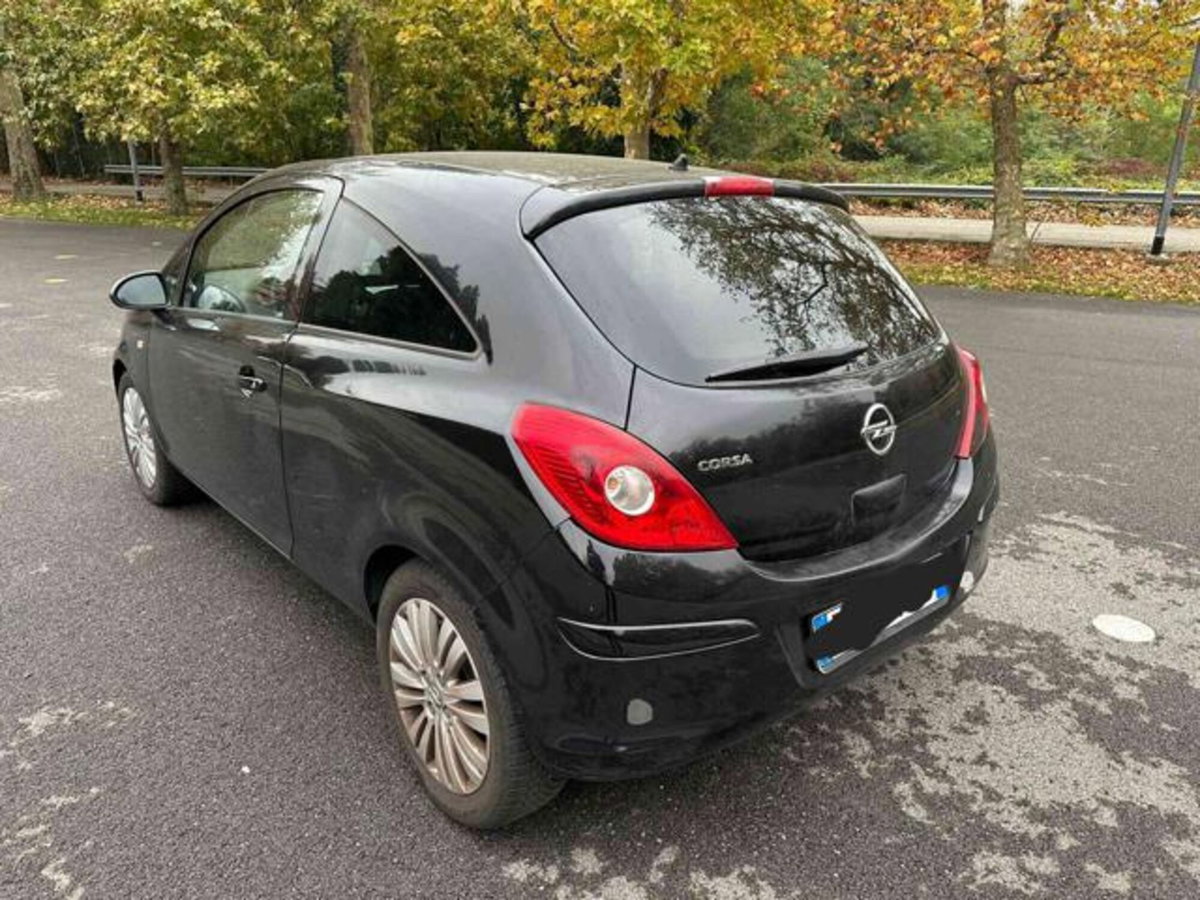 Opel Corsa 1.2 3 porte b-color (6)
