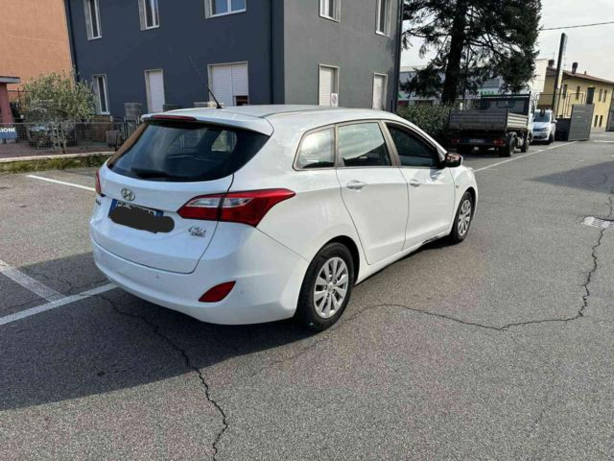 Hyundai i30 Station Wagon 1.6 CRDi Classic (3)