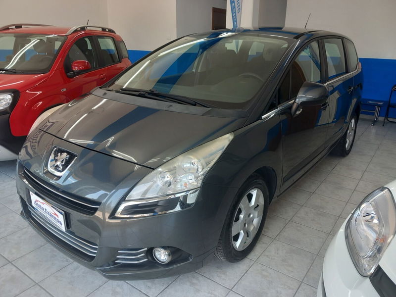 Peugeot 5008 1.6 e-HDi 115CV Stop&Start cambio robotizzato Allure
