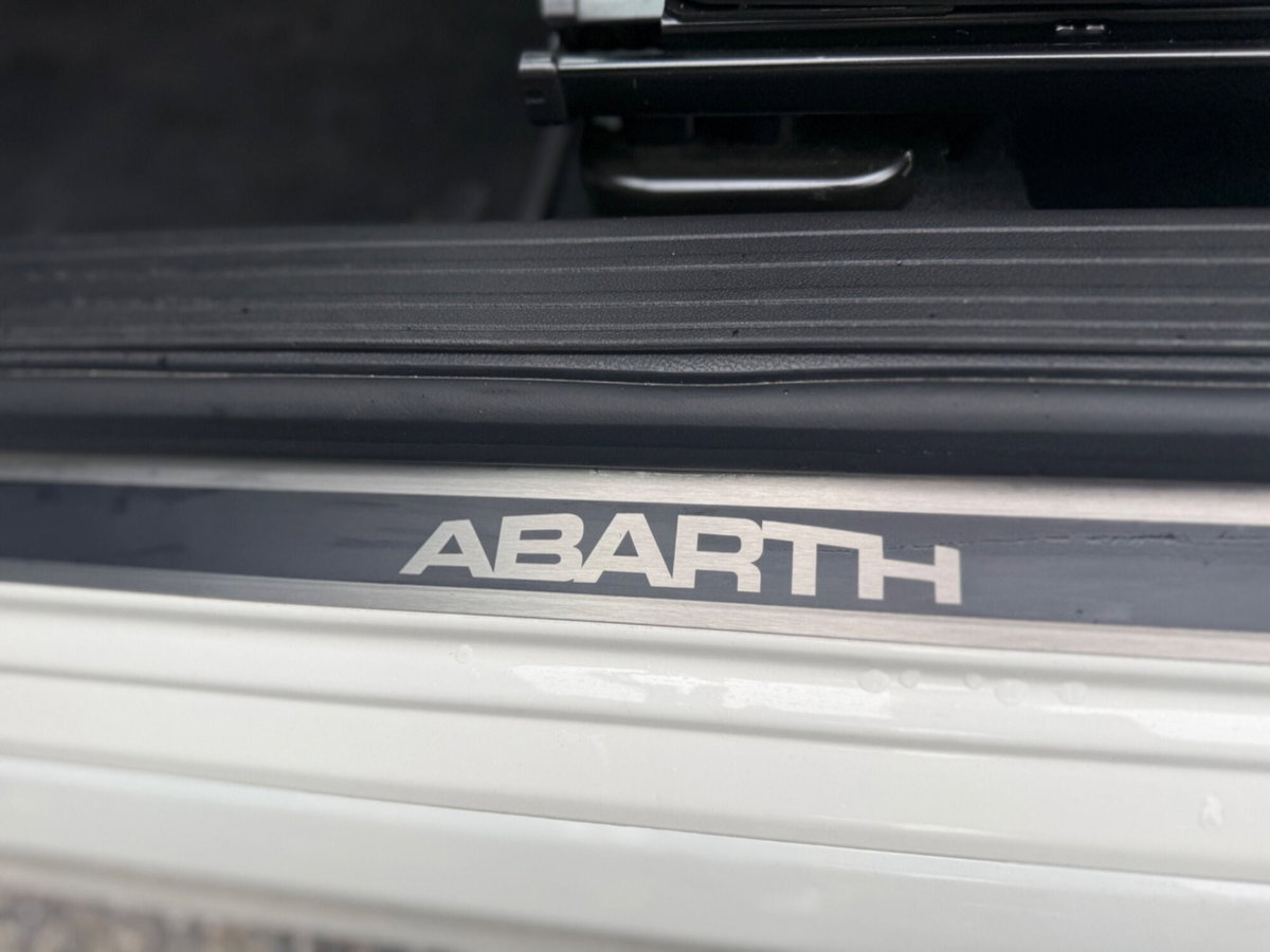 Abarth 595 Cabrio 595 C 1.4 Turbo T-Jet 180 CV Esseesse (16)