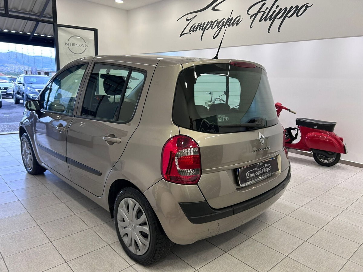 Renault Modus 1.5 dCi 85CV Dynamique (5)