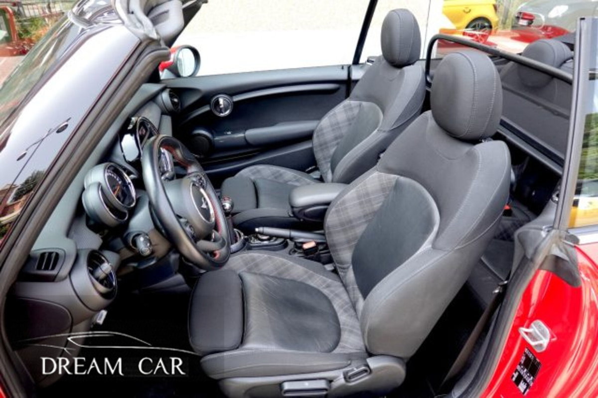 MINI Mini Cabrio 1.5 Cooper D Cabrio (10)