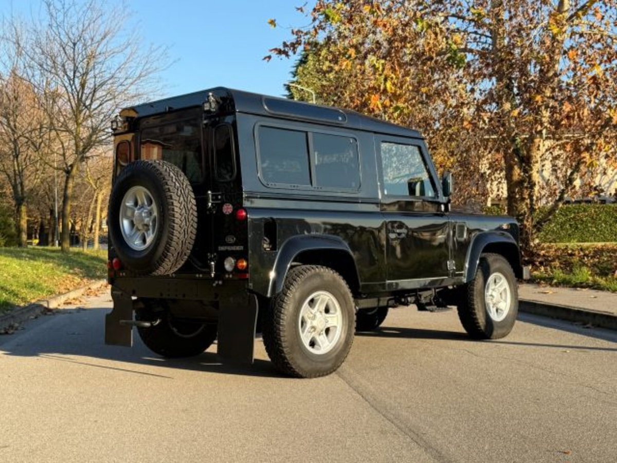 Land Rover Defender 90 2.2 TD4 Station Wagon N1 (11)