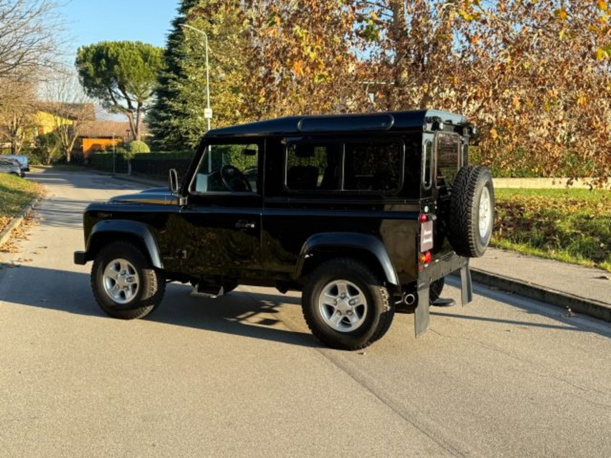 Land Rover Defender 90 2.2 TD4 Station Wagon N1 (13)