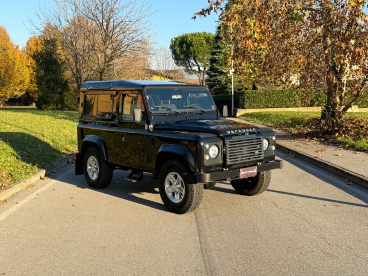 Land Rover Defender 90 2.2 TD4 Station Wagon N1 (15)