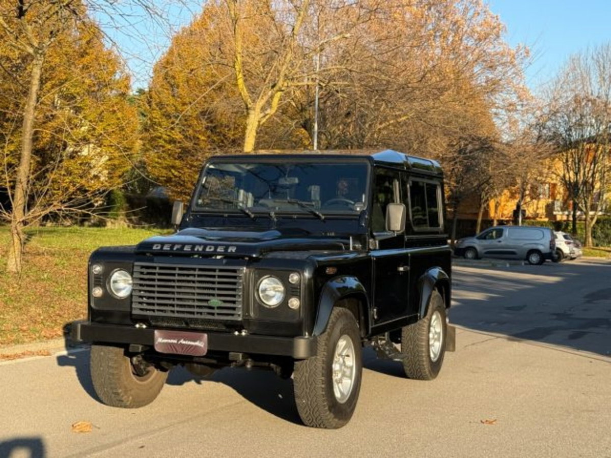 Land Rover Defender 90 2.2 TD4 Station Wagon N1 (16)