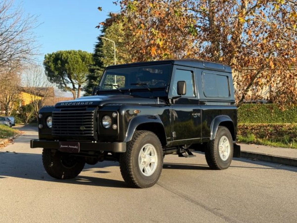 Land Rover Defender 90 2.2 TD4 Station Wagon N1 (18)