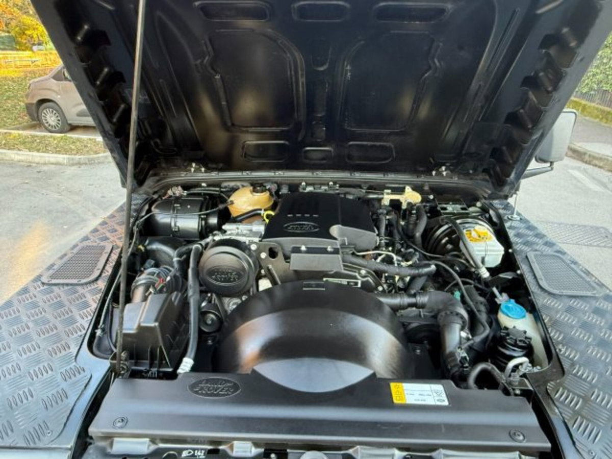 Land Rover Defender 90 2.2 TD4 Station Wagon N1 (19)