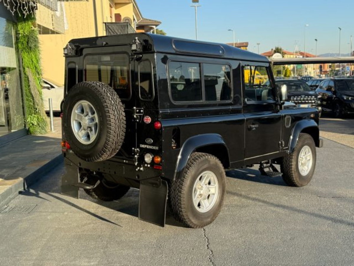 Land Rover Defender 90 2.2 TD4 Station Wagon N1 (3)
