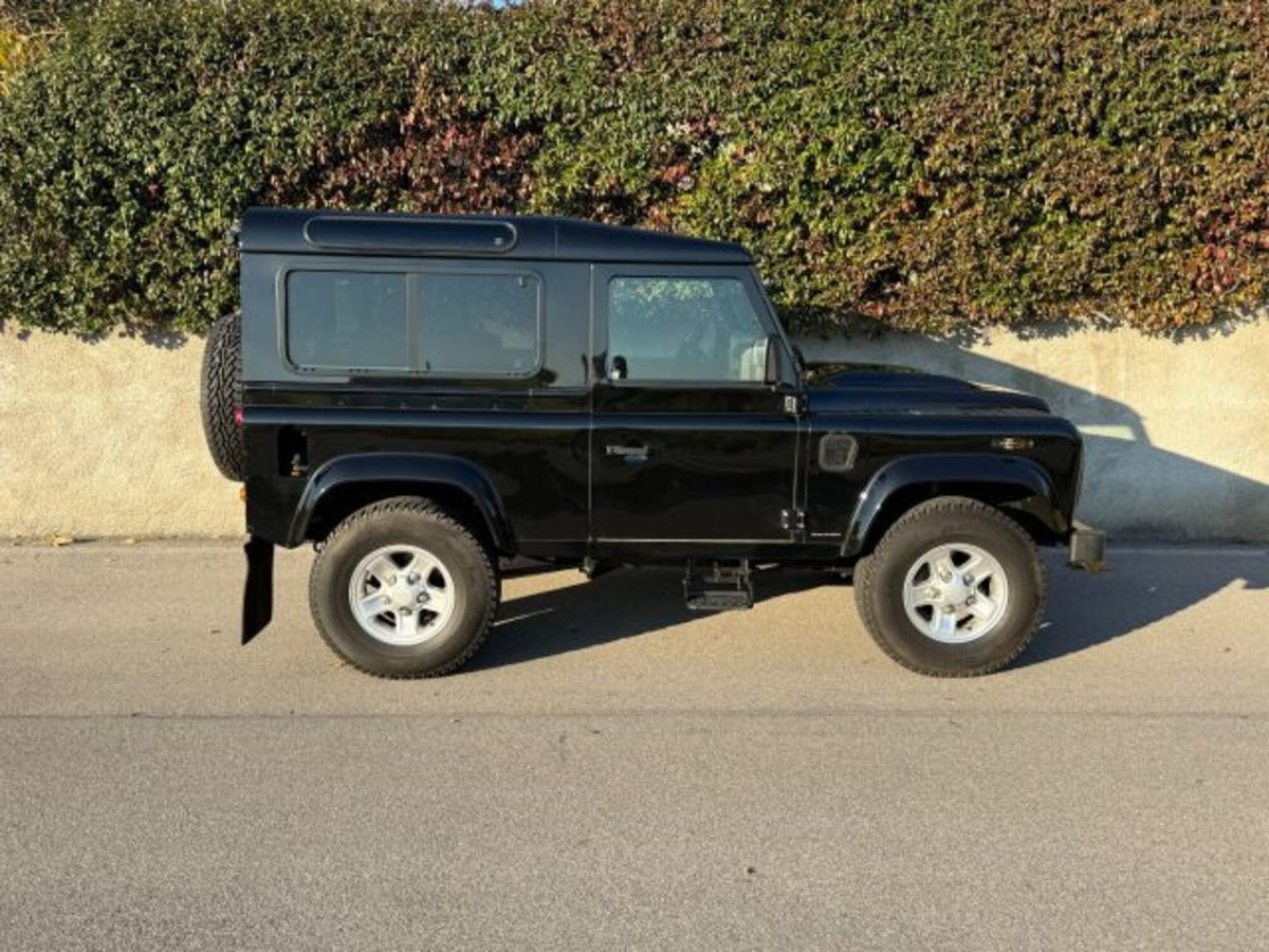 Land Rover Defender 90 2.2 TD4 Station Wagon N1 (4)