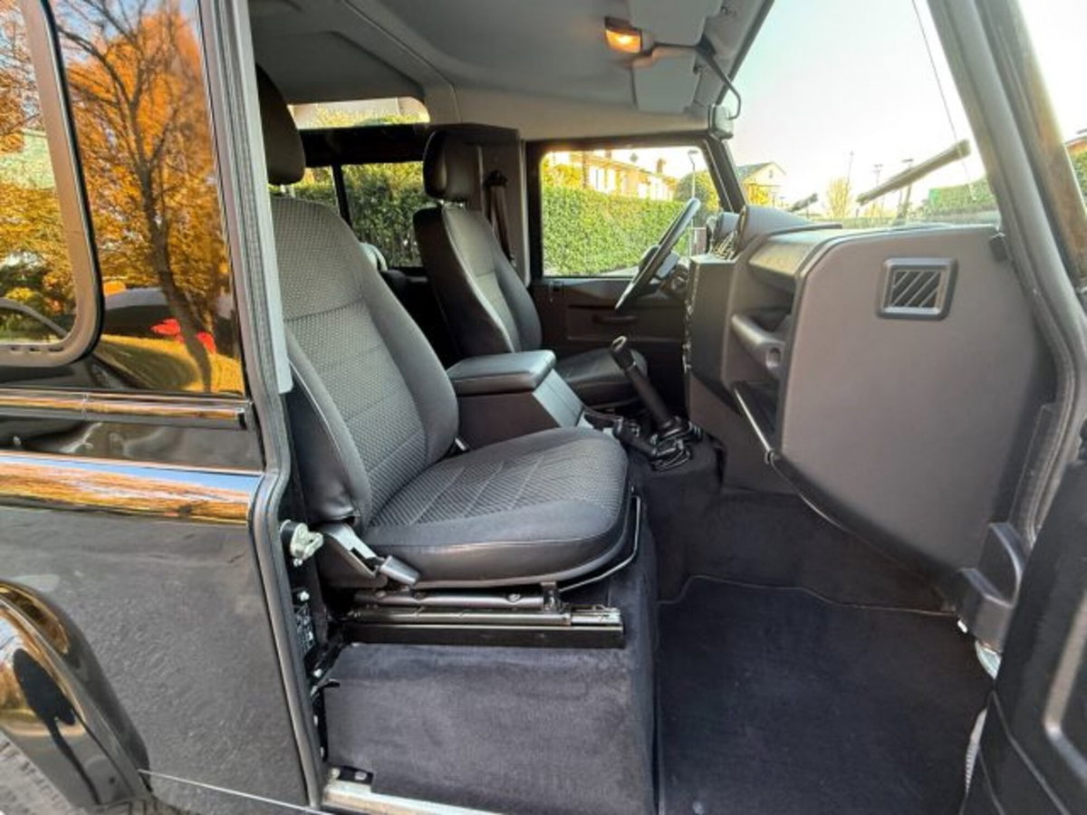 Land Rover Defender 90 2.2 TD4 Station Wagon N1 (6)