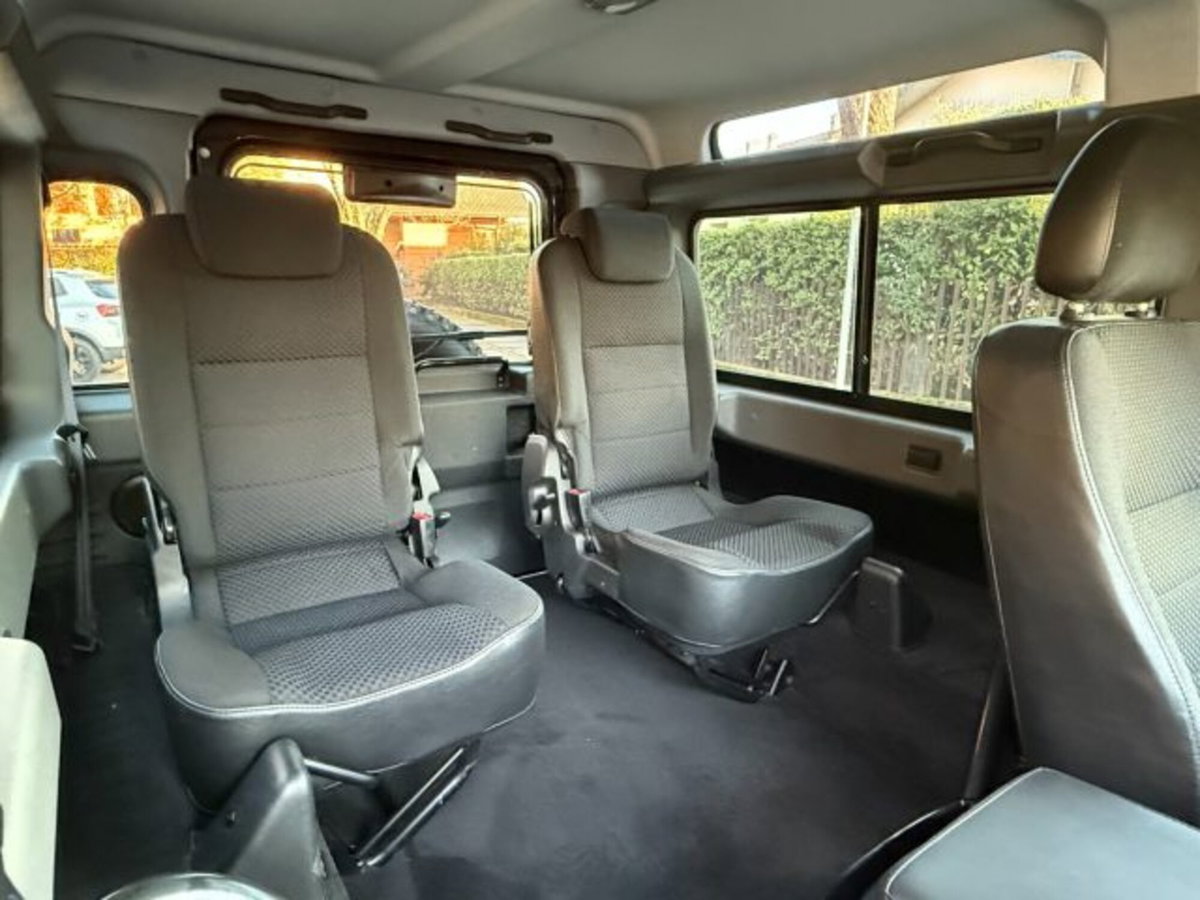 Land Rover Defender 90 2.2 TD4 Station Wagon N1 (7)