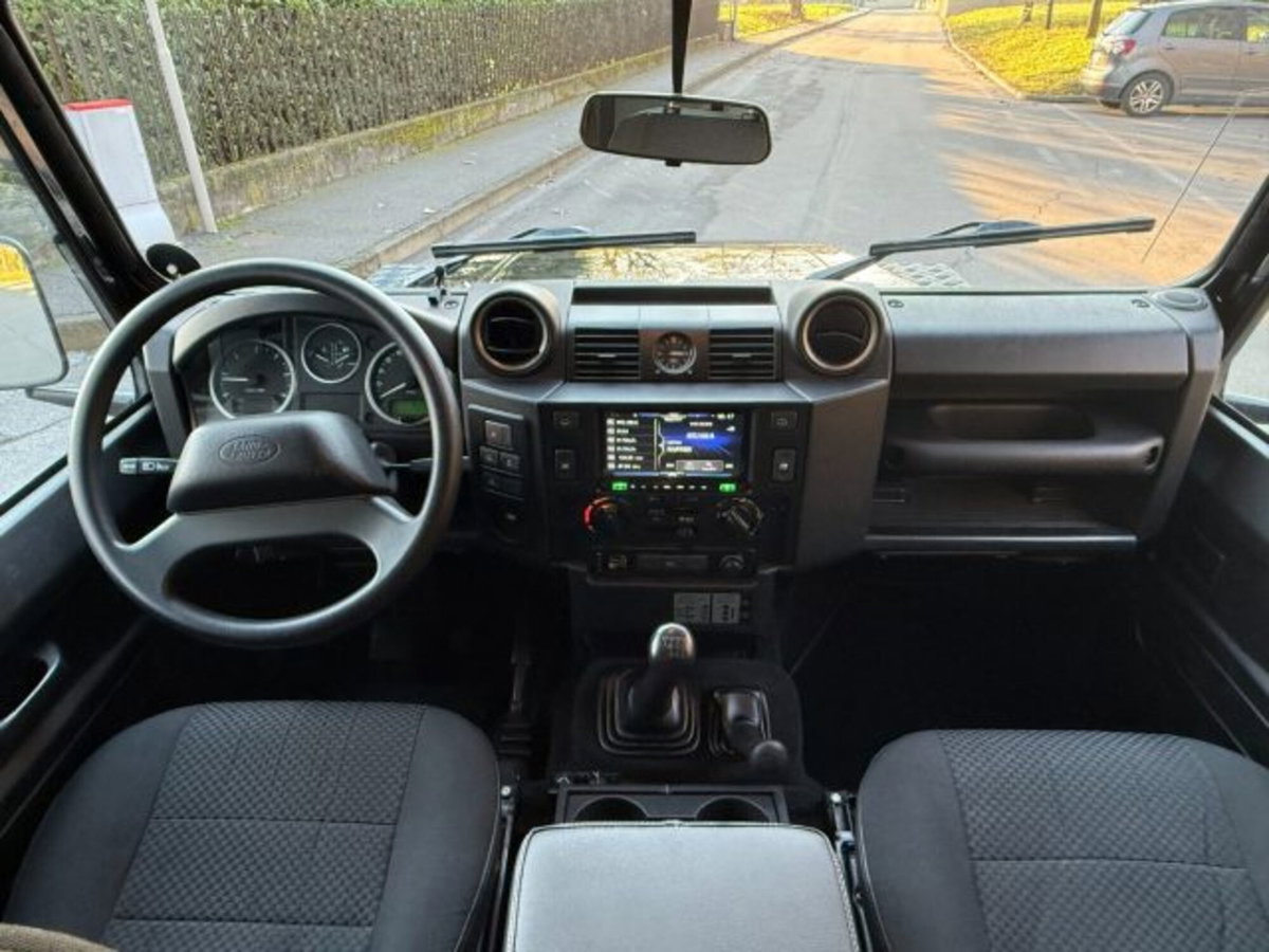 Land Rover Defender 90 2.2 TD4 Station Wagon N1 (9)