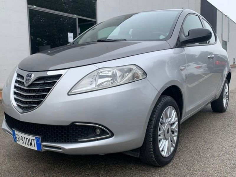 Lancia Ypsilon 0.9 TwinAir 85 CV 5 porte Metano Ecochic Gold