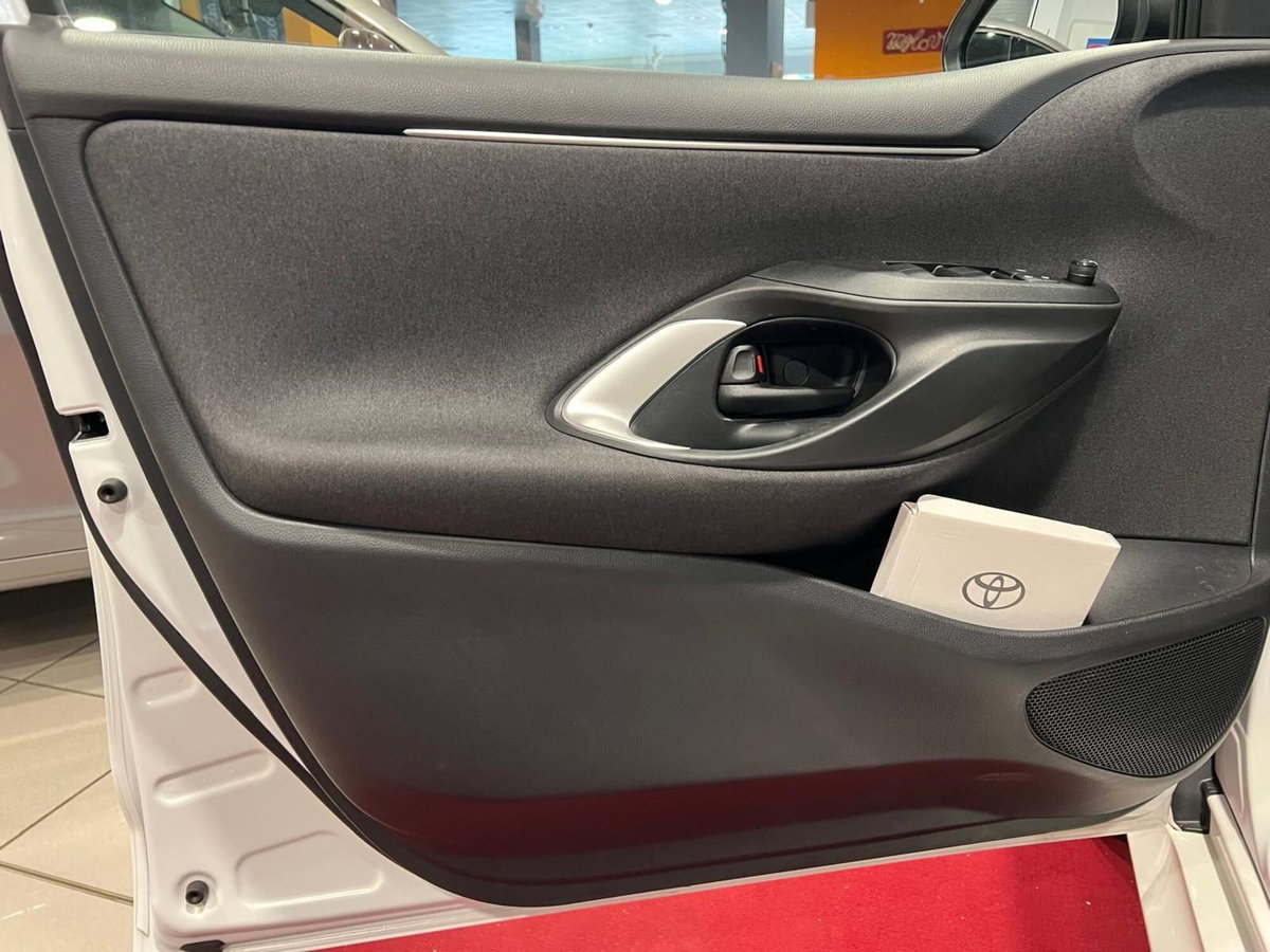 Toyota Yaris 1.5 Hybrid 5 porte Energy (10)