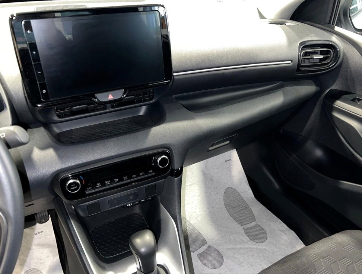Toyota Yaris 1.5 Hybrid 5 porte Energy (14)