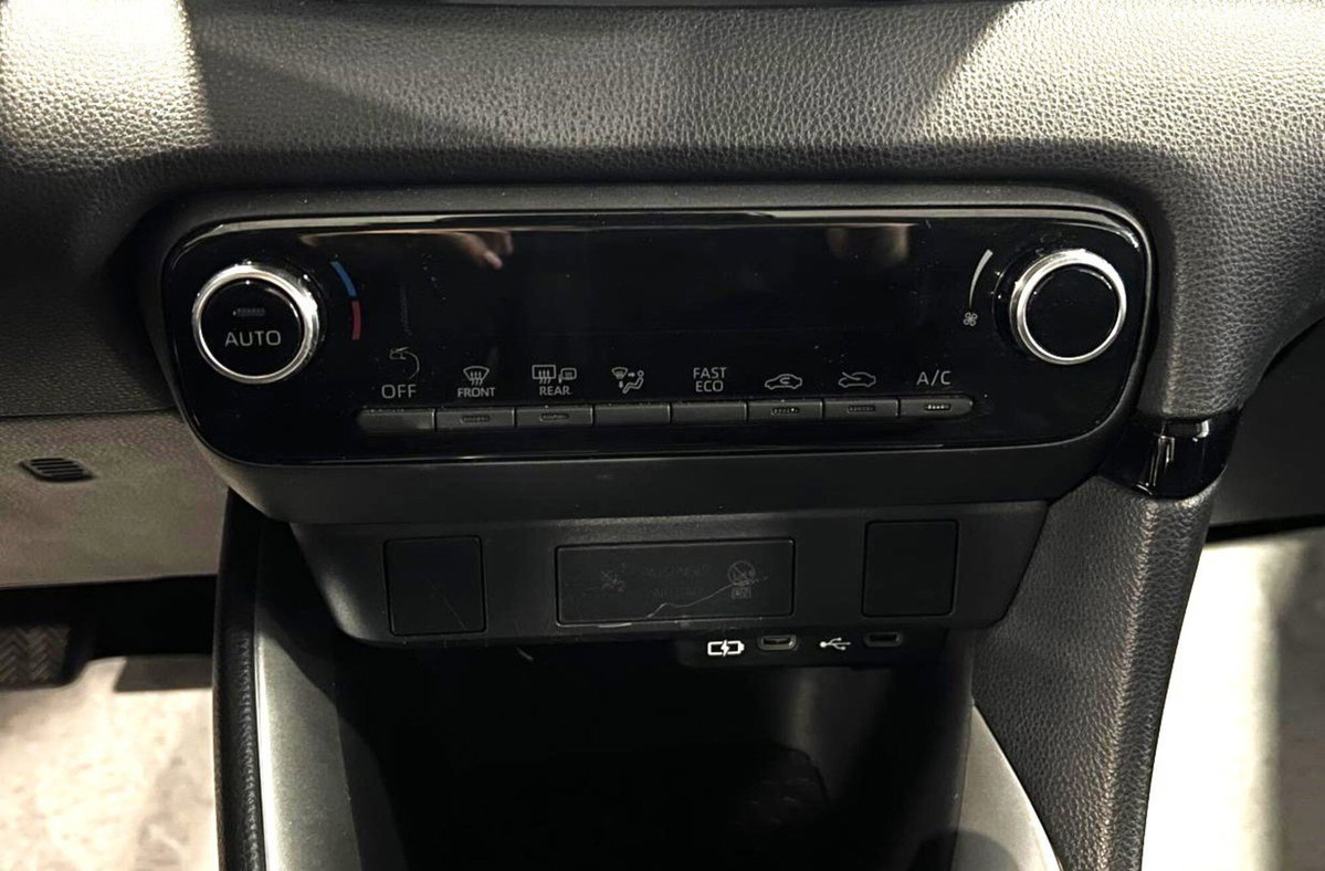 Toyota Yaris 1.5 Hybrid 5 porte Energy (15)