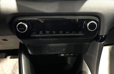 Toyota Yaris 1.5 Hybrid 5 porte Energy (15)
