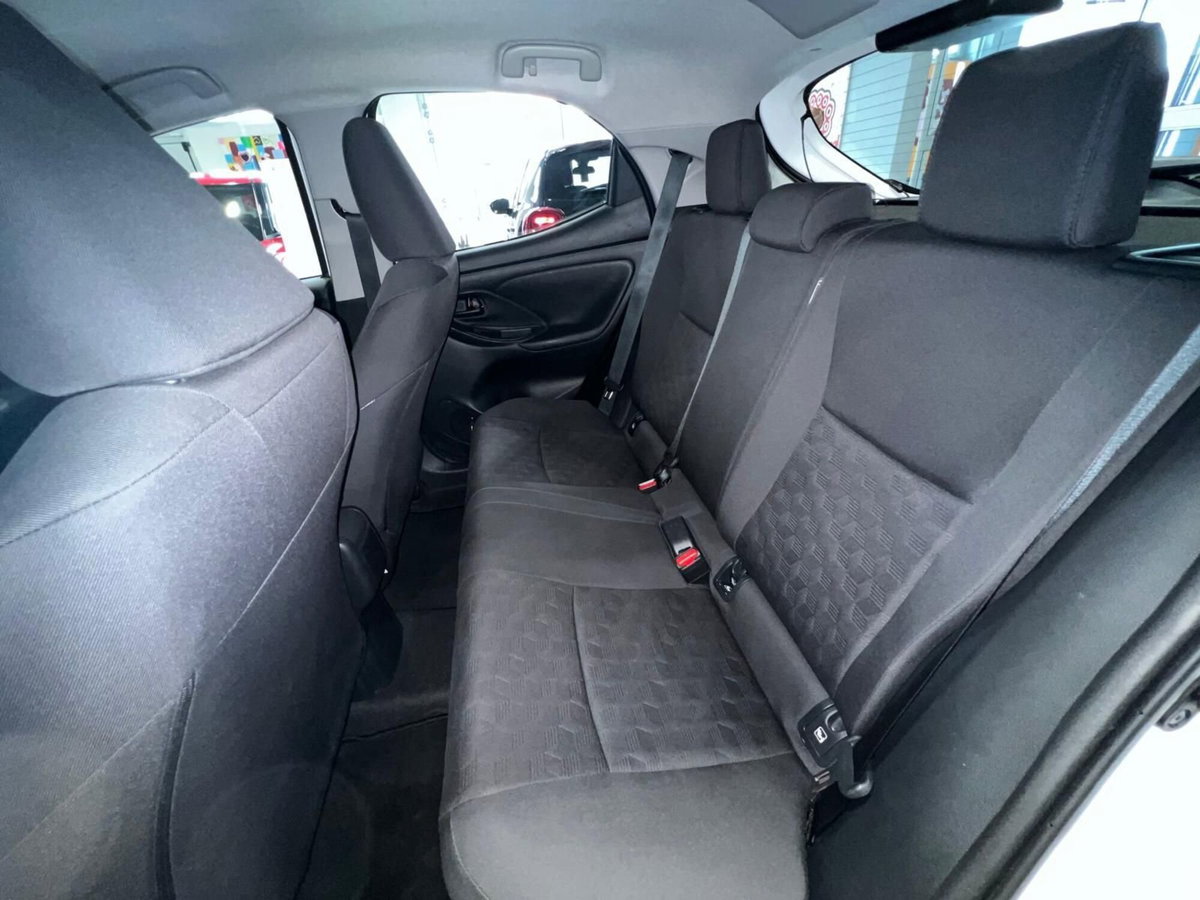 Toyota Yaris 1.5 Hybrid 5 porte Energy (16)