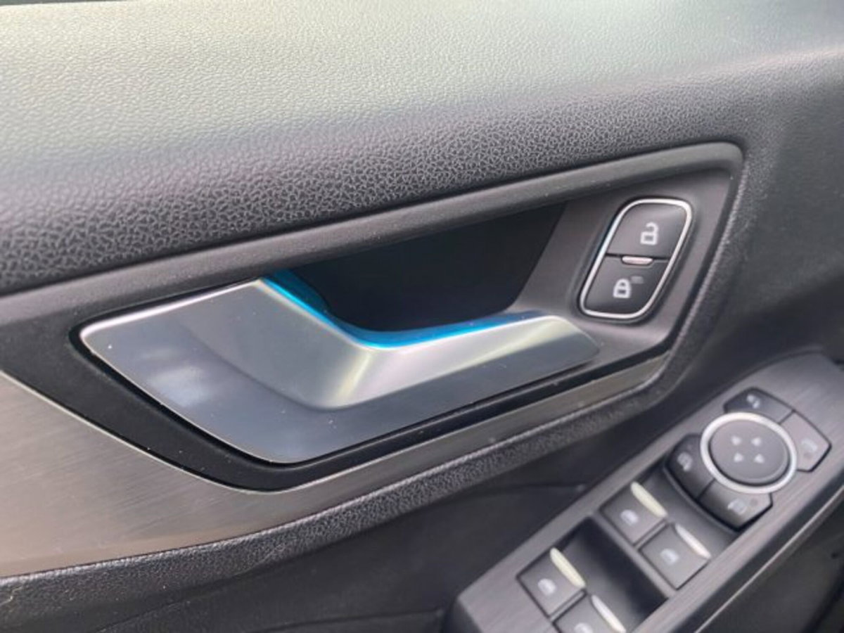 Ford Kuga 1.5 EcoBlue 120 CV aut. 2WD Titanium (14)