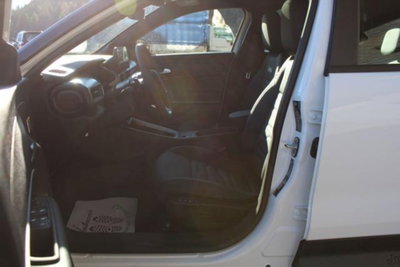 Jeep Avenger 1.2 turbo e-hybrid mhev Upland 4xe 145cv edct6 (13)
