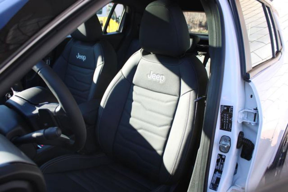 Jeep Avenger 1.2 turbo e-hybrid mhev Upland 4xe 145cv edct6 (14)